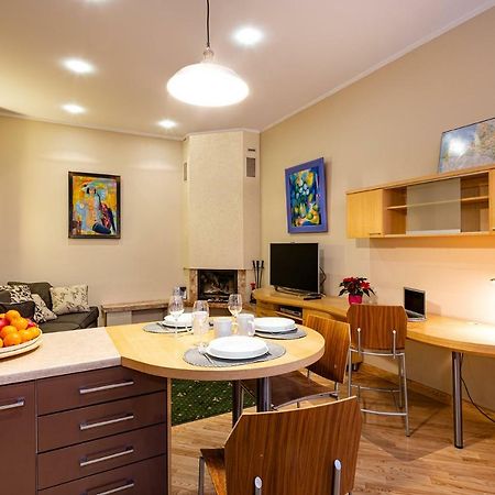 Kalnina Quiet Apartment In City Center リガ エクステリア 写真